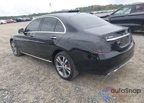 2016 Mercedes-Benz C 300 4Matic/Luxury 4Matic/Sport 4Matic z USA, uszkodzony, nr VIN 55SWF4KB7GU131449